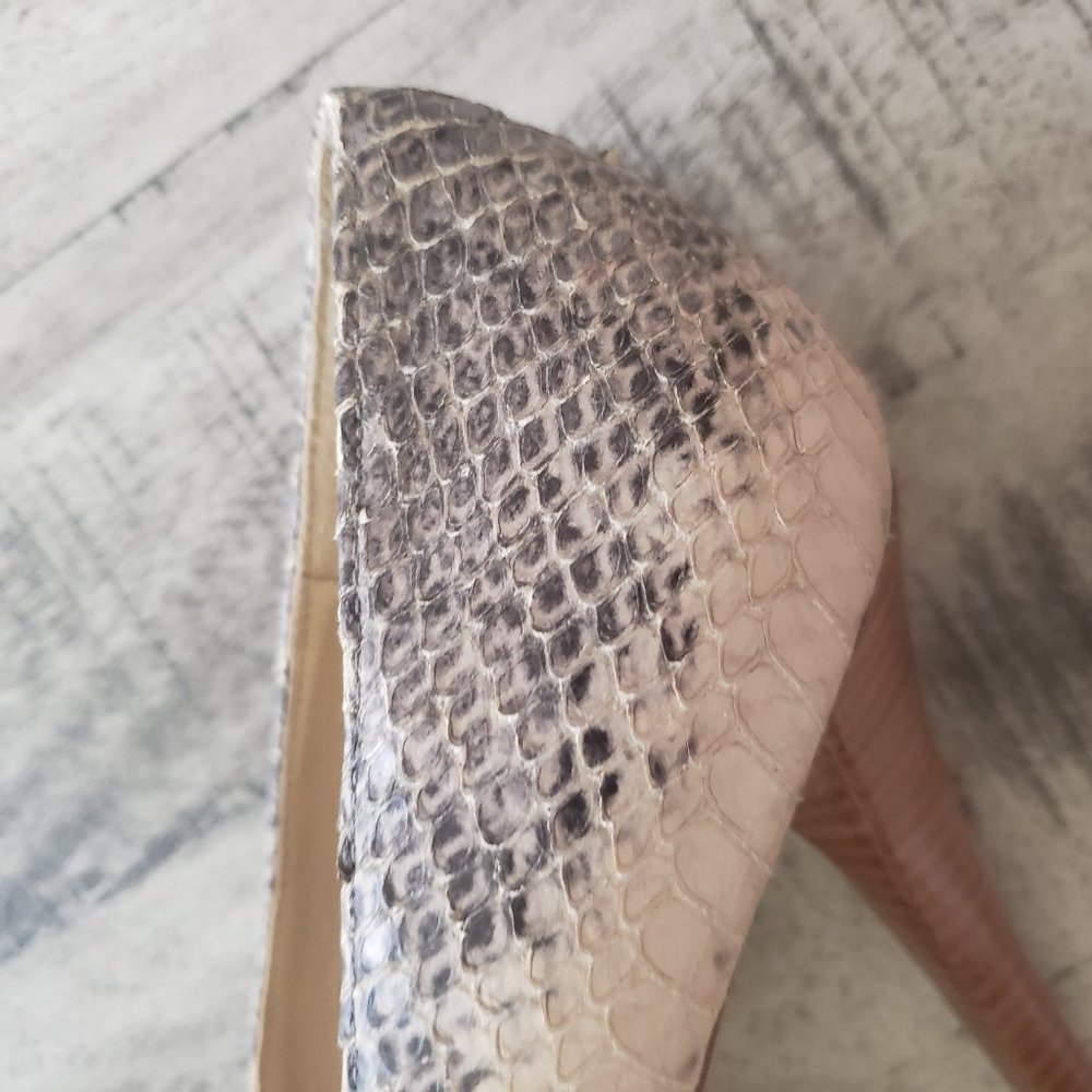 Stuart Weitzman Rowin Snakeskin Platforms Sz 8.5m - image 7